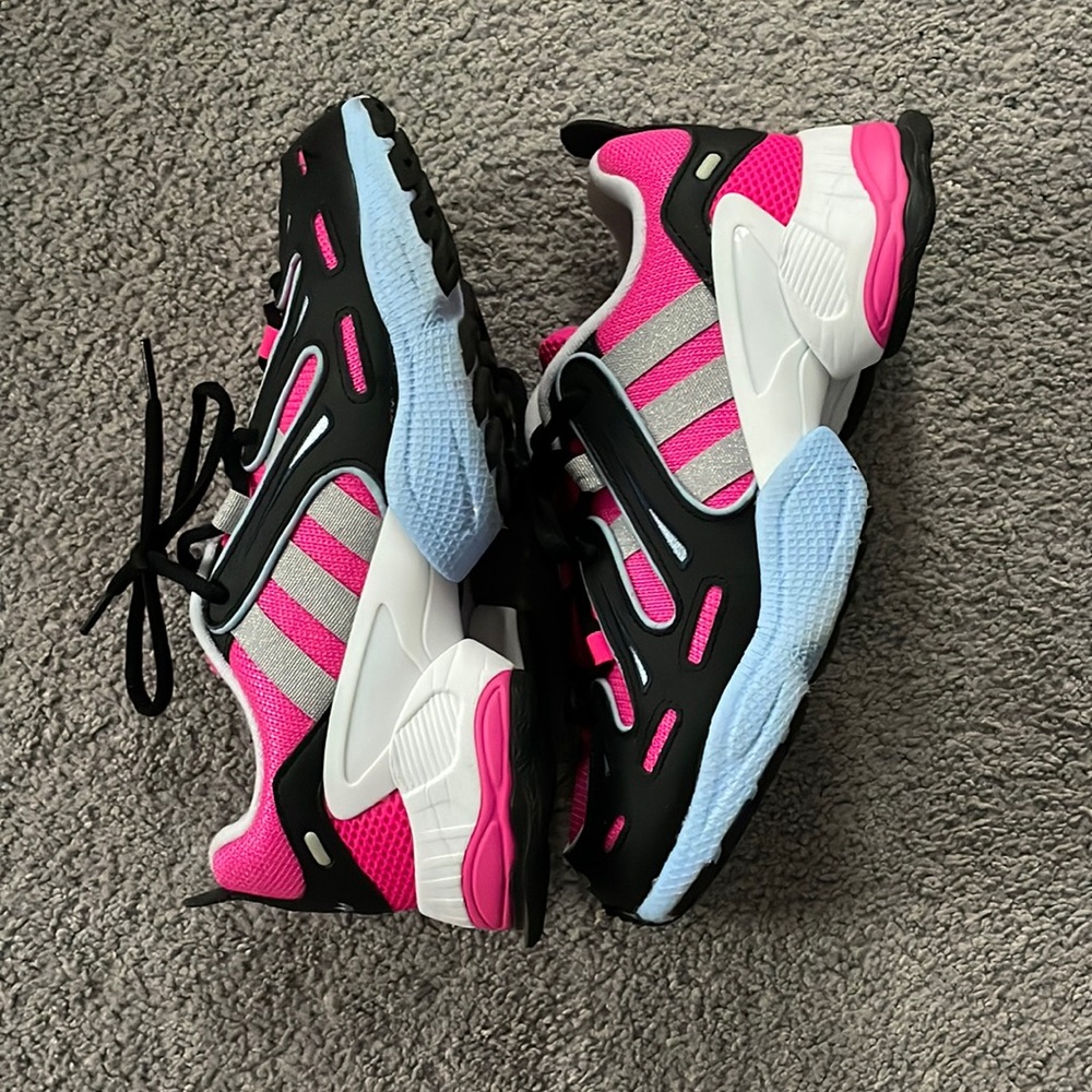 Womens Adidas sneakers size 7.5. Brand new, never worn.